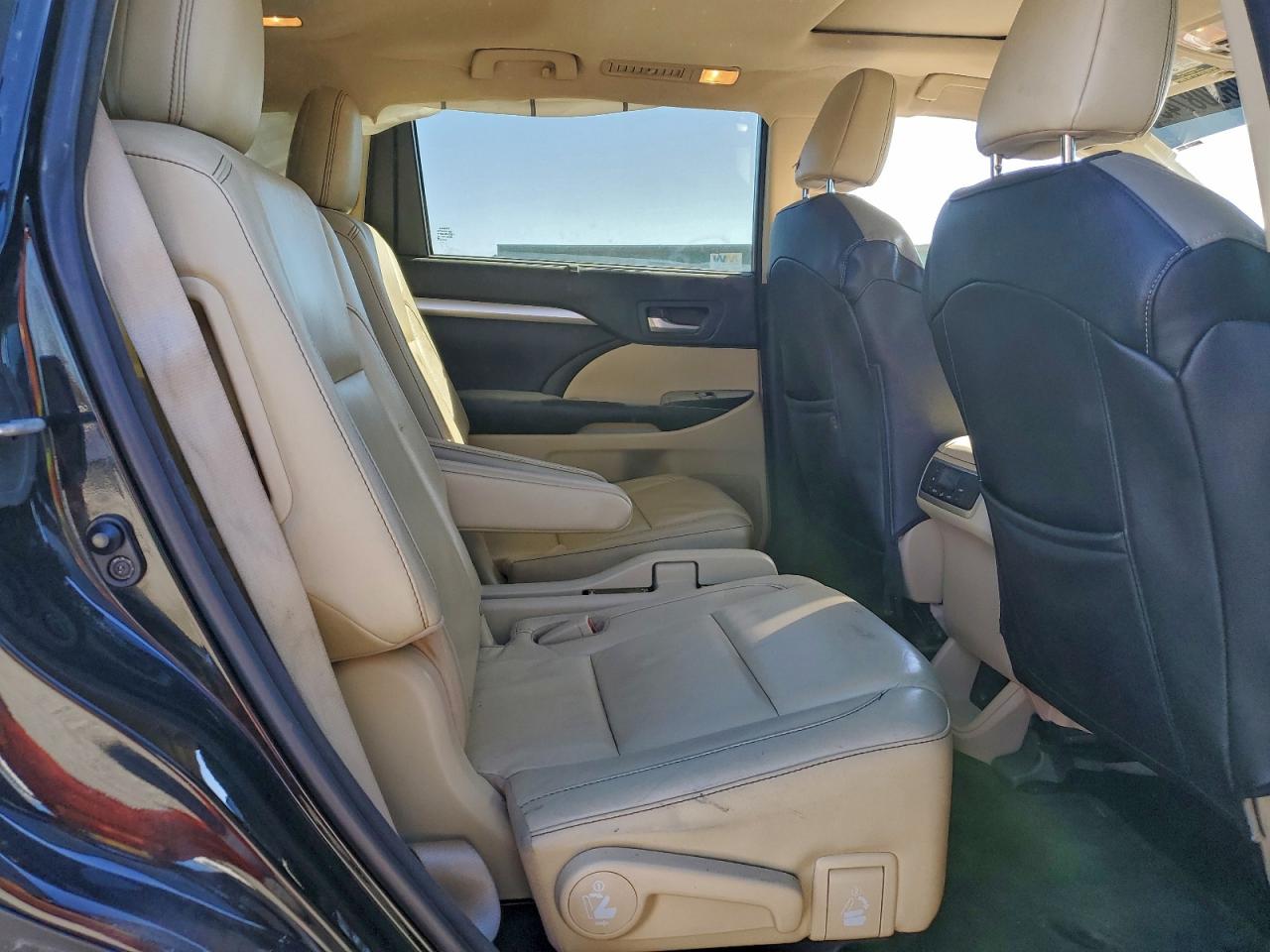 2016 TOYOTA HIGHLANDER XLE photo 31
