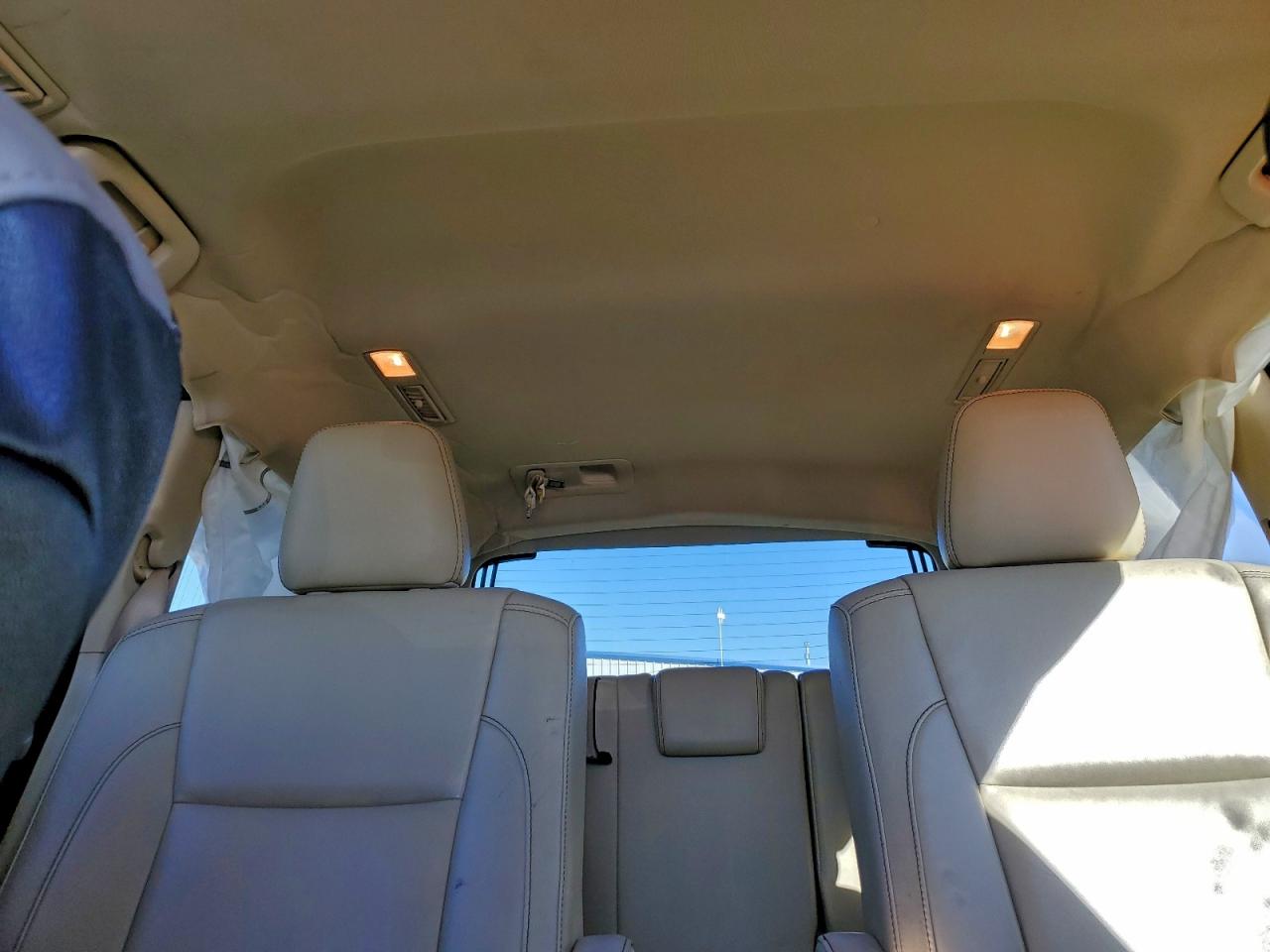 2016 TOYOTA HIGHLANDER XLE photo 28