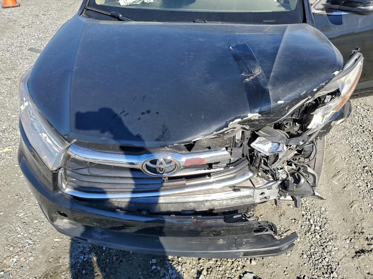2016 TOYOTA HIGHLANDER XLE photo 34