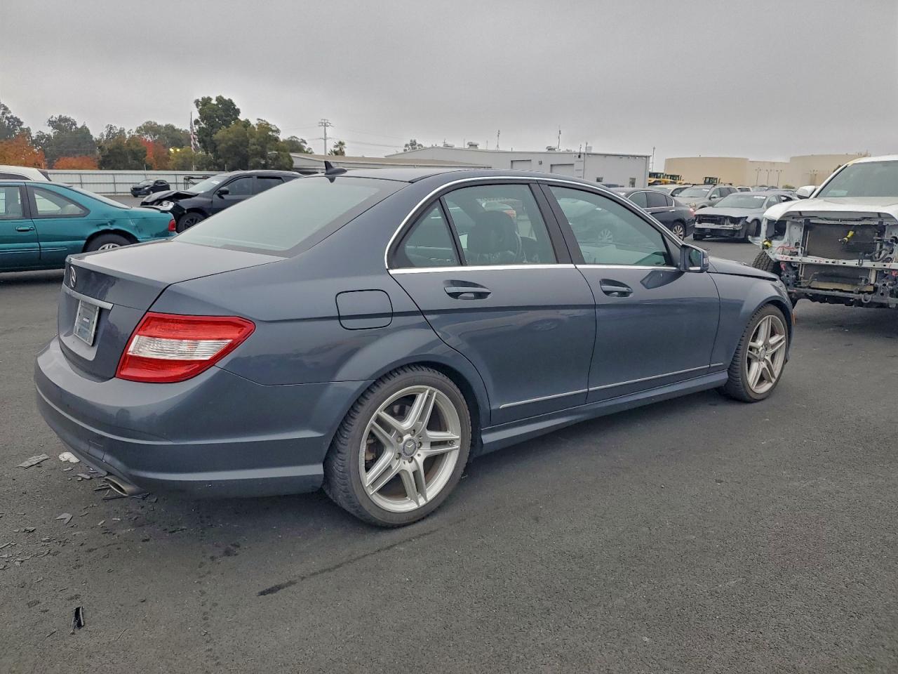 2011 MERCEDES-BENZ C 300 photo 3