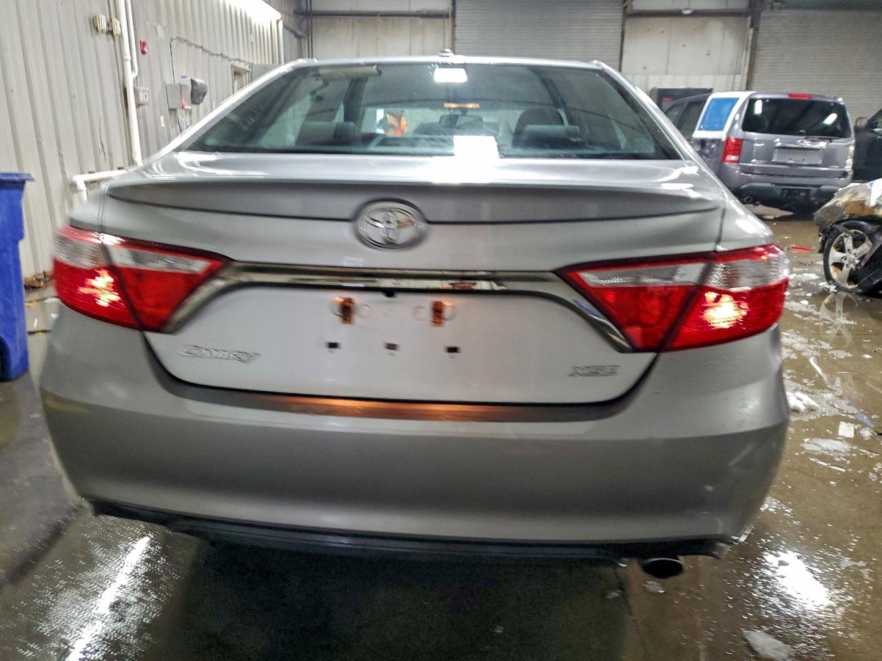 2015 TOYOTA CAMRY LE photo 6