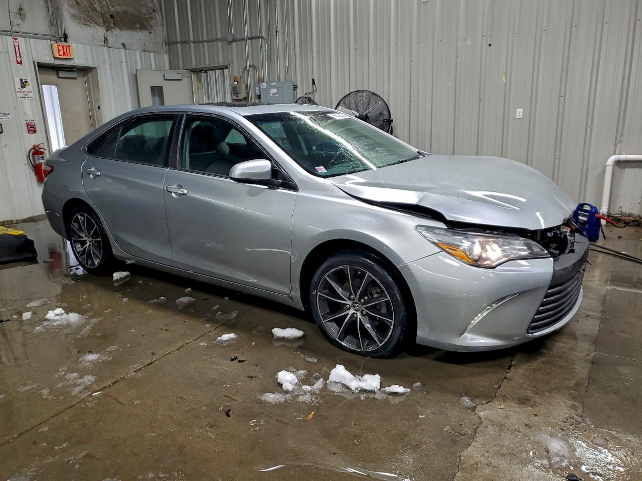 2015 TOYOTA CAMRY LE photo 4
