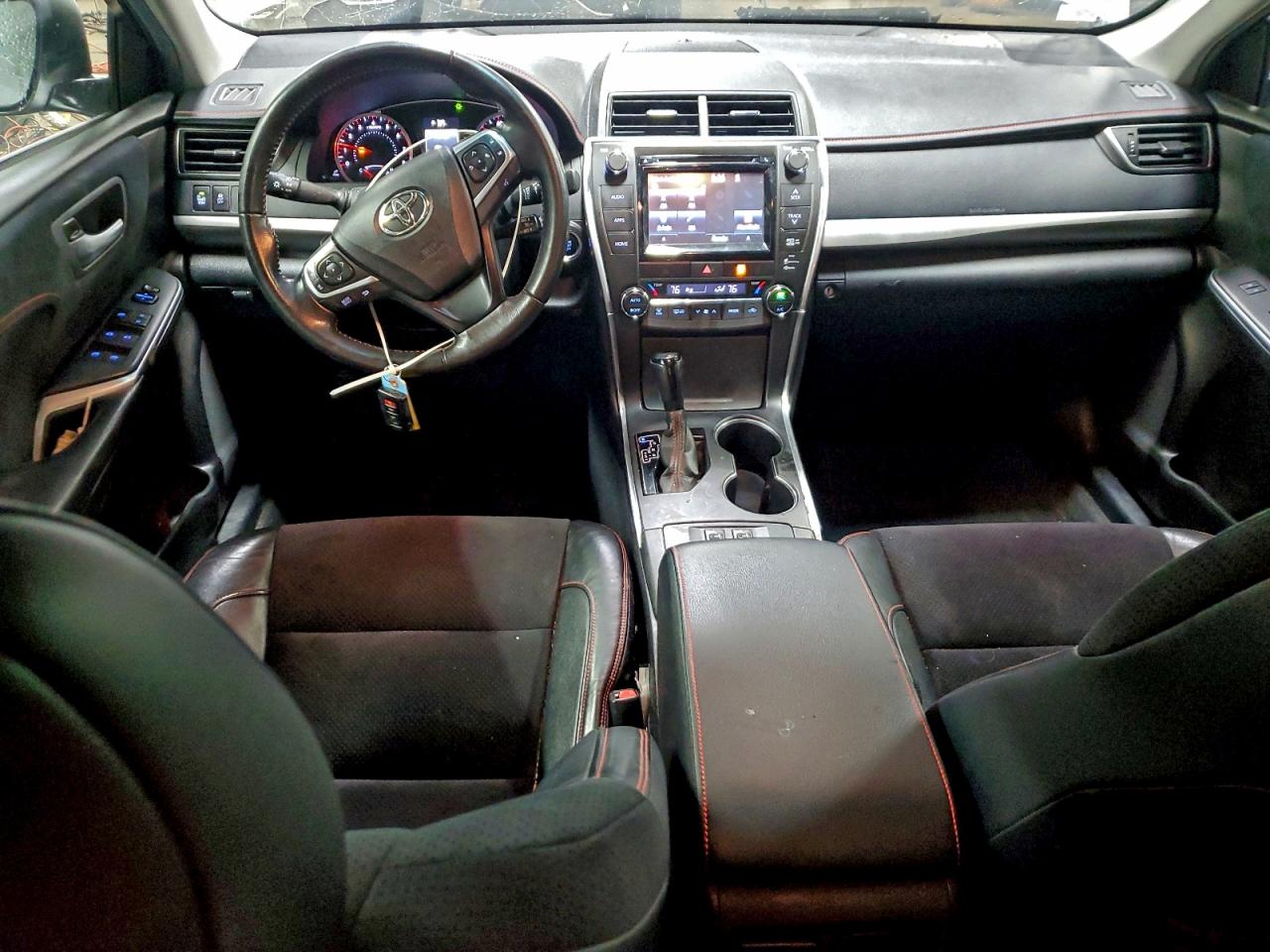 2015 TOYOTA CAMRY LE photo 8