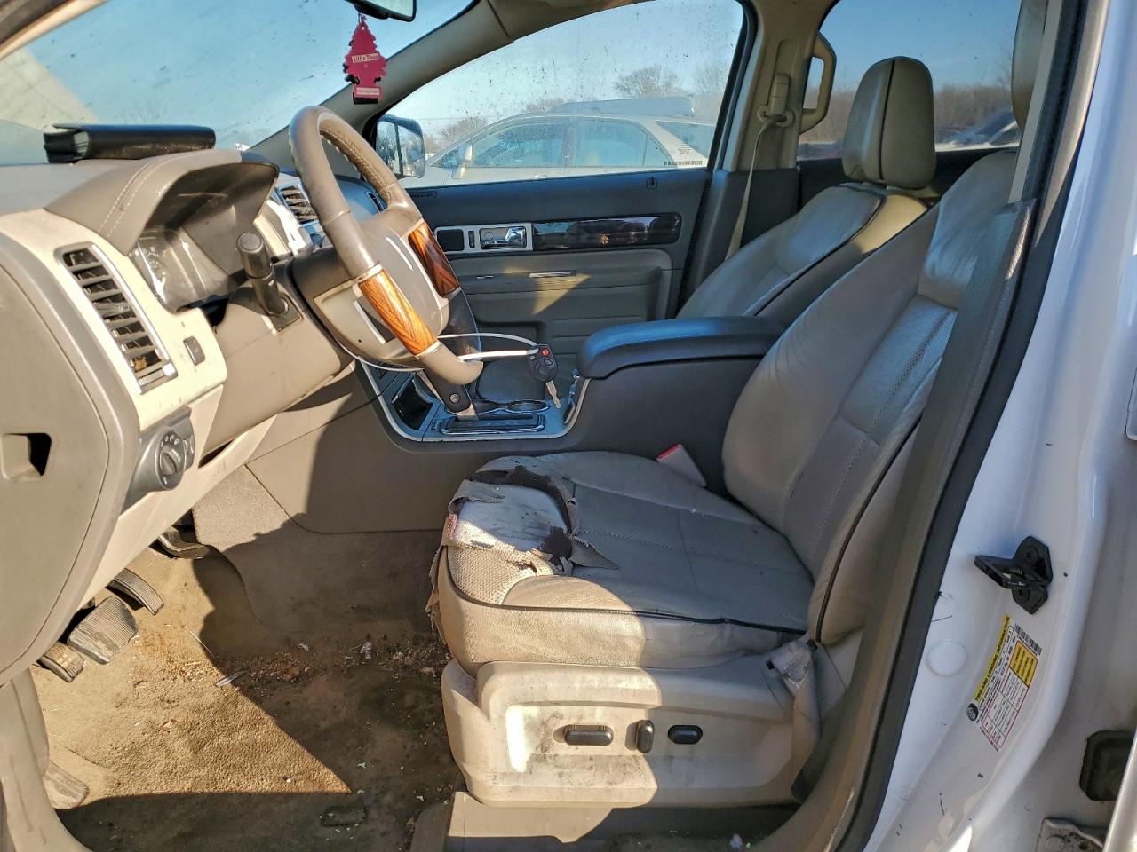 2010 LINCOLN TOWNHOUSE MKX photo 19