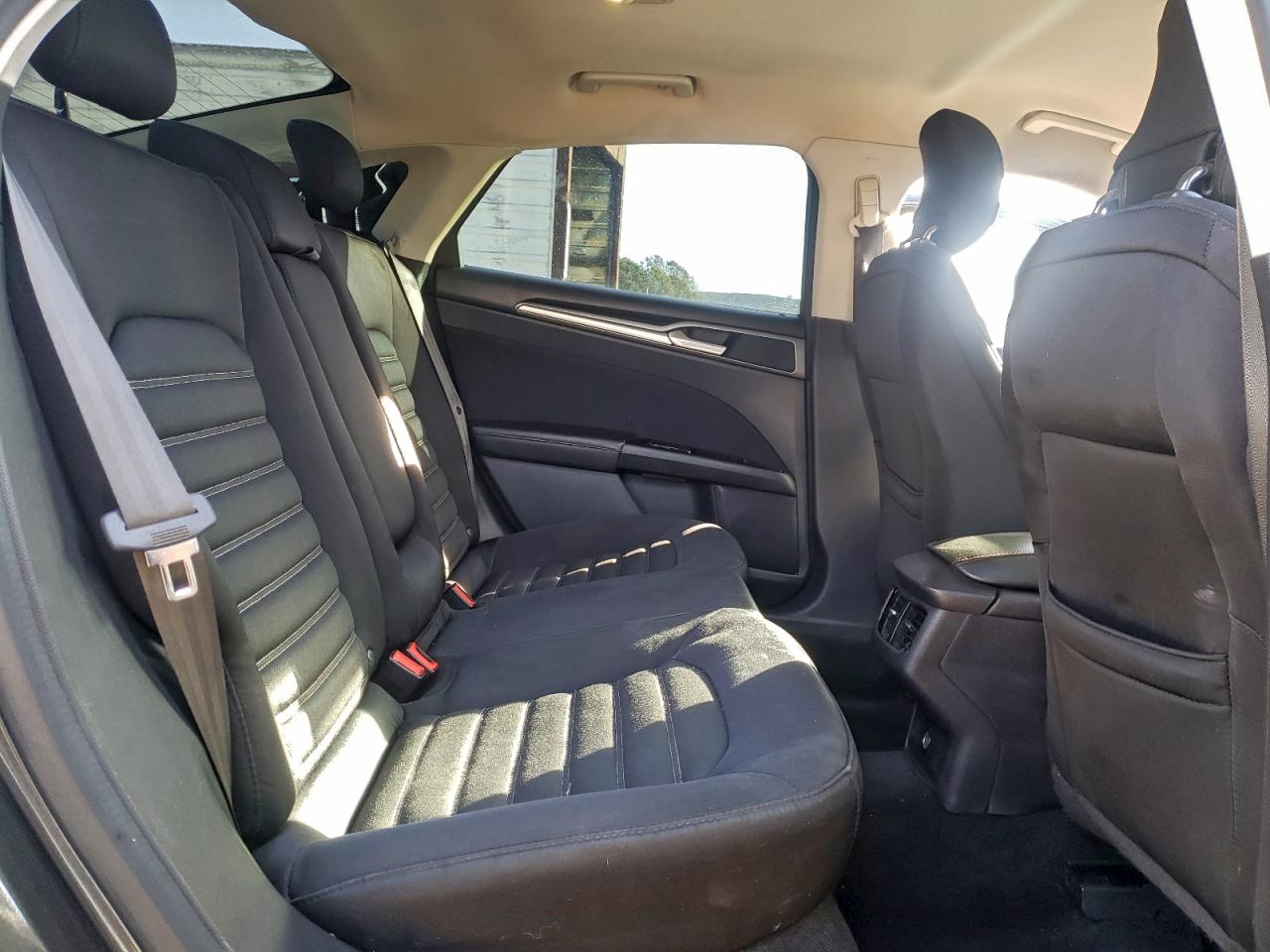 2015 FORD FUSION SE photo 28