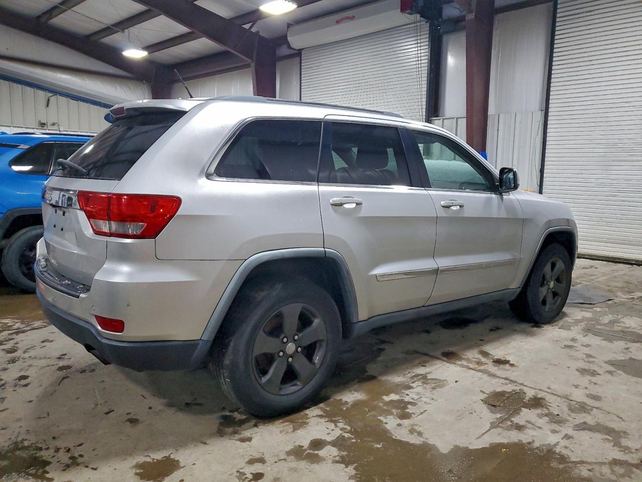 2011 JEEP GRAND CHEROKEE LAREDO photo 3