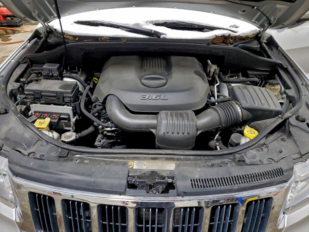 2011 JEEP GRAND CHEROKEE LAREDO photo 12
