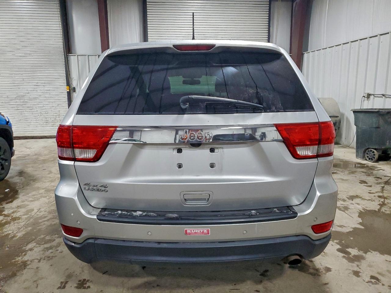 2011 JEEP GRAND CHEROKEE LAREDO photo 6