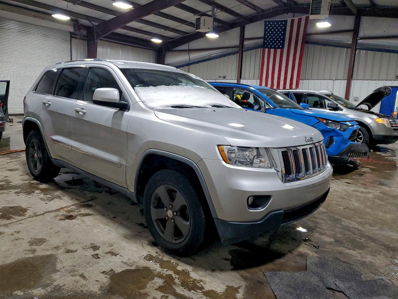 2011 JEEP GRAND CHEROKEE LAREDO photo 4