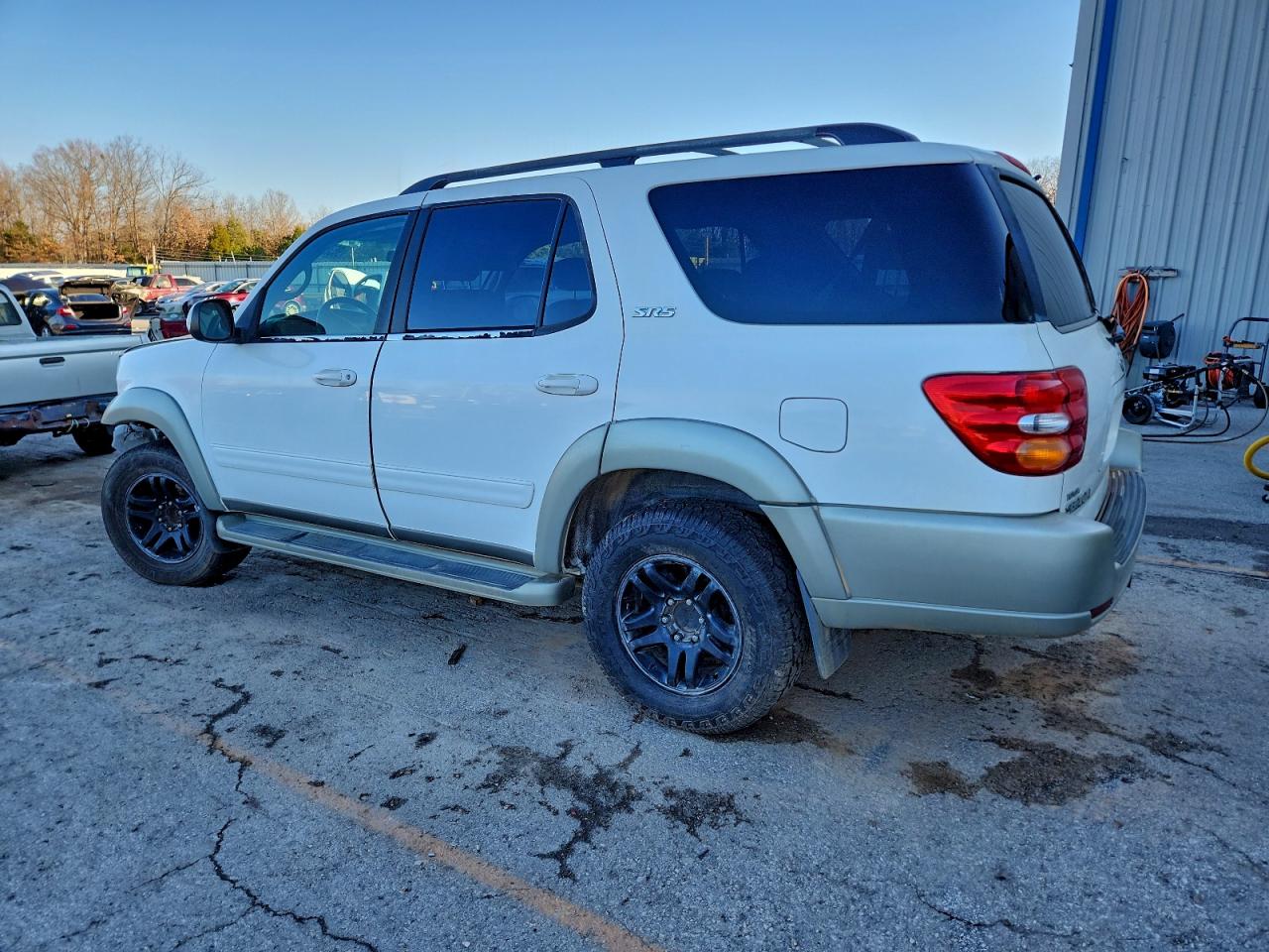 2003 TOYOTA SEQUOIA SR5 photo 2