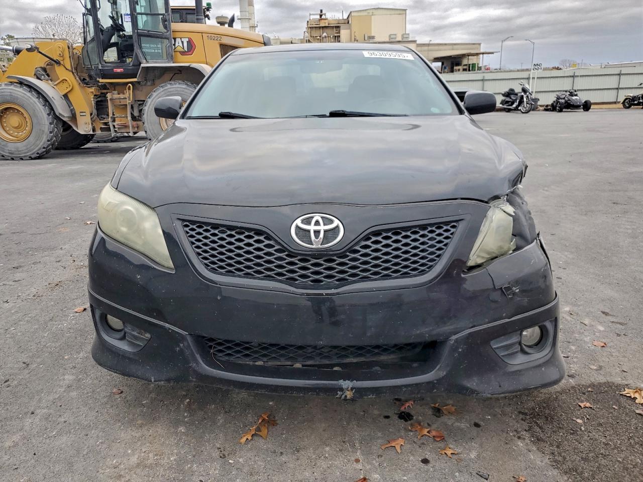 2011 TOYOTA CAMRY SE photo 5