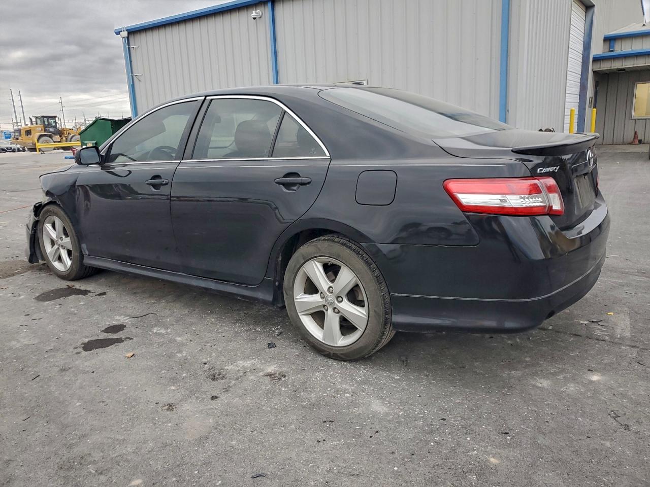 2011 TOYOTA CAMRY SE photo 2