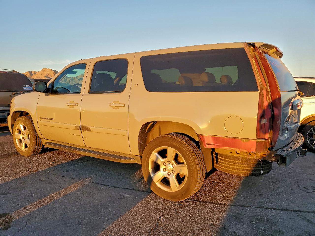 2008 CHEVROLET SUBURBAN K1500 LS photo 2