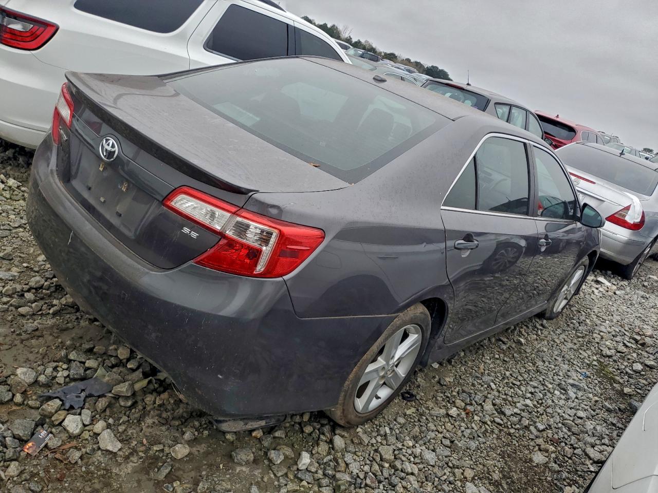 2014 TOYOTA CAMRY L photo 3
