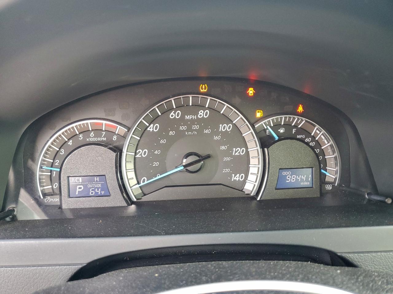 2014 TOYOTA CAMRY L photo 9