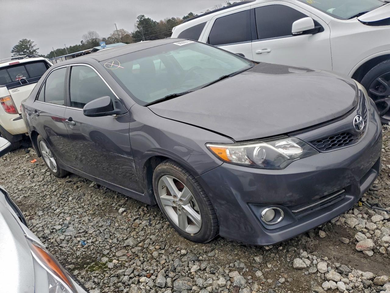 2014 TOYOTA CAMRY L photo 4