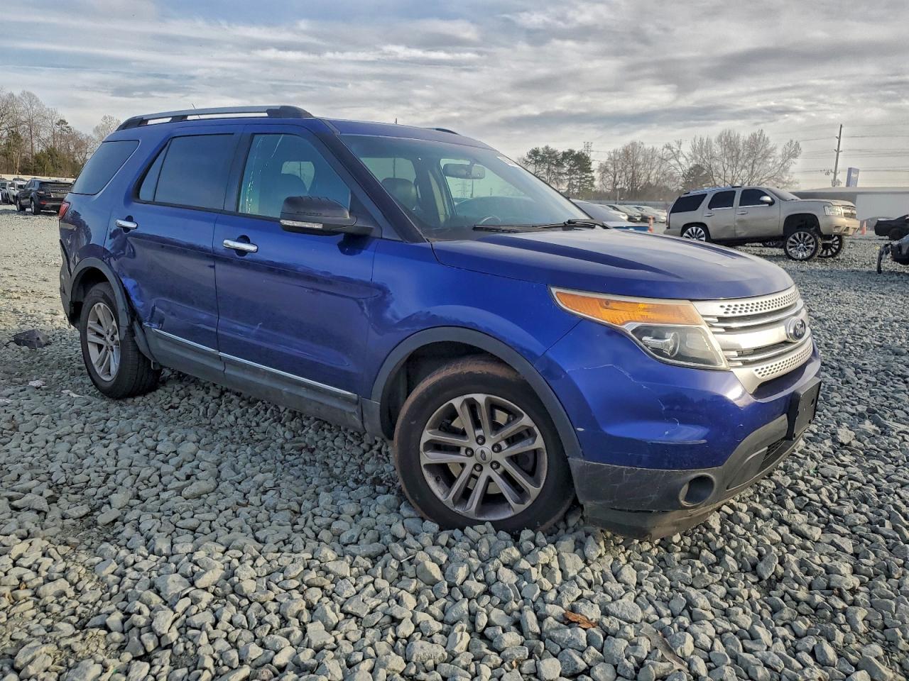 2015 FORD EXPLORER XLT photo 4