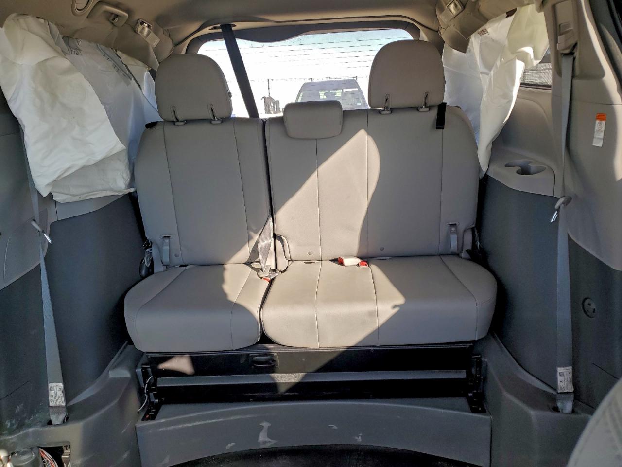 2020 TOYOTA SIENNA XLE photo 10