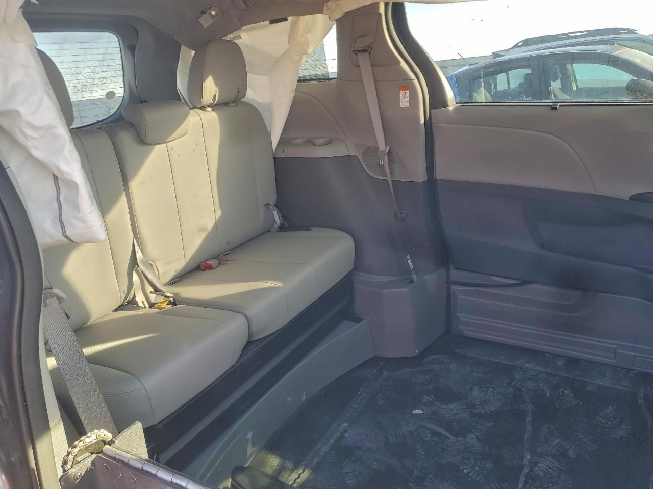 2020 TOYOTA SIENNA XLE photo 11