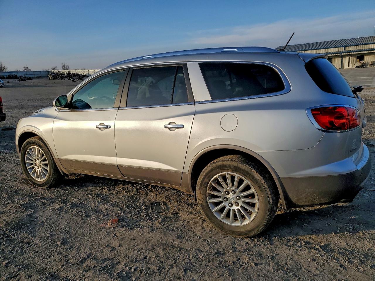 2011 BUICK ENCLAVE CXL photo 2