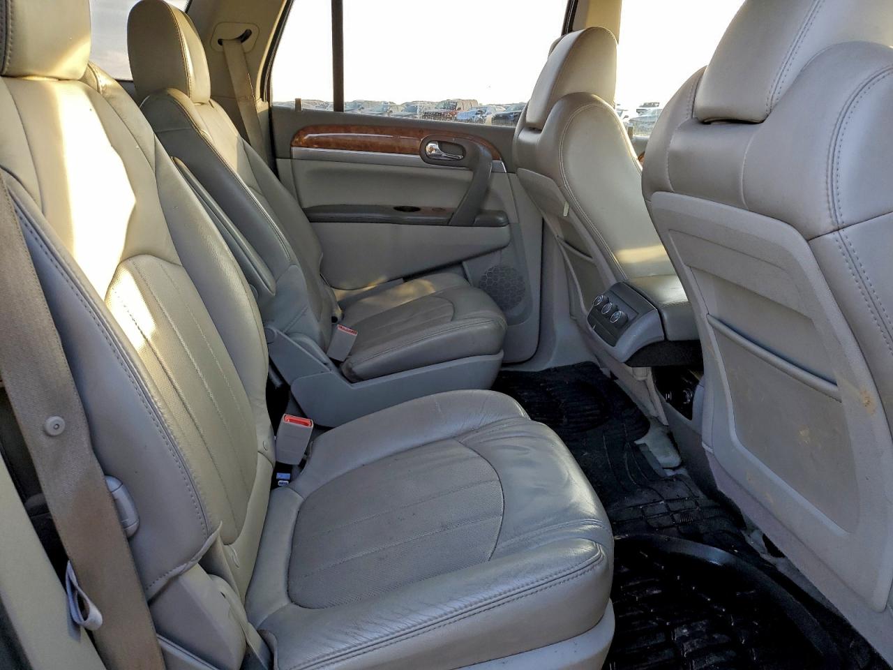 2011 BUICK ENCLAVE CXL photo 11