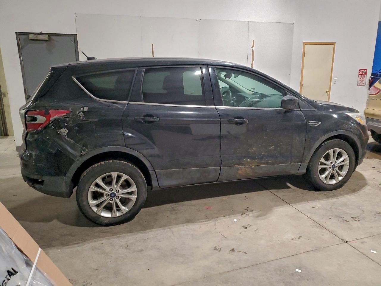 2017 FORD ESCAPE SE photo 3