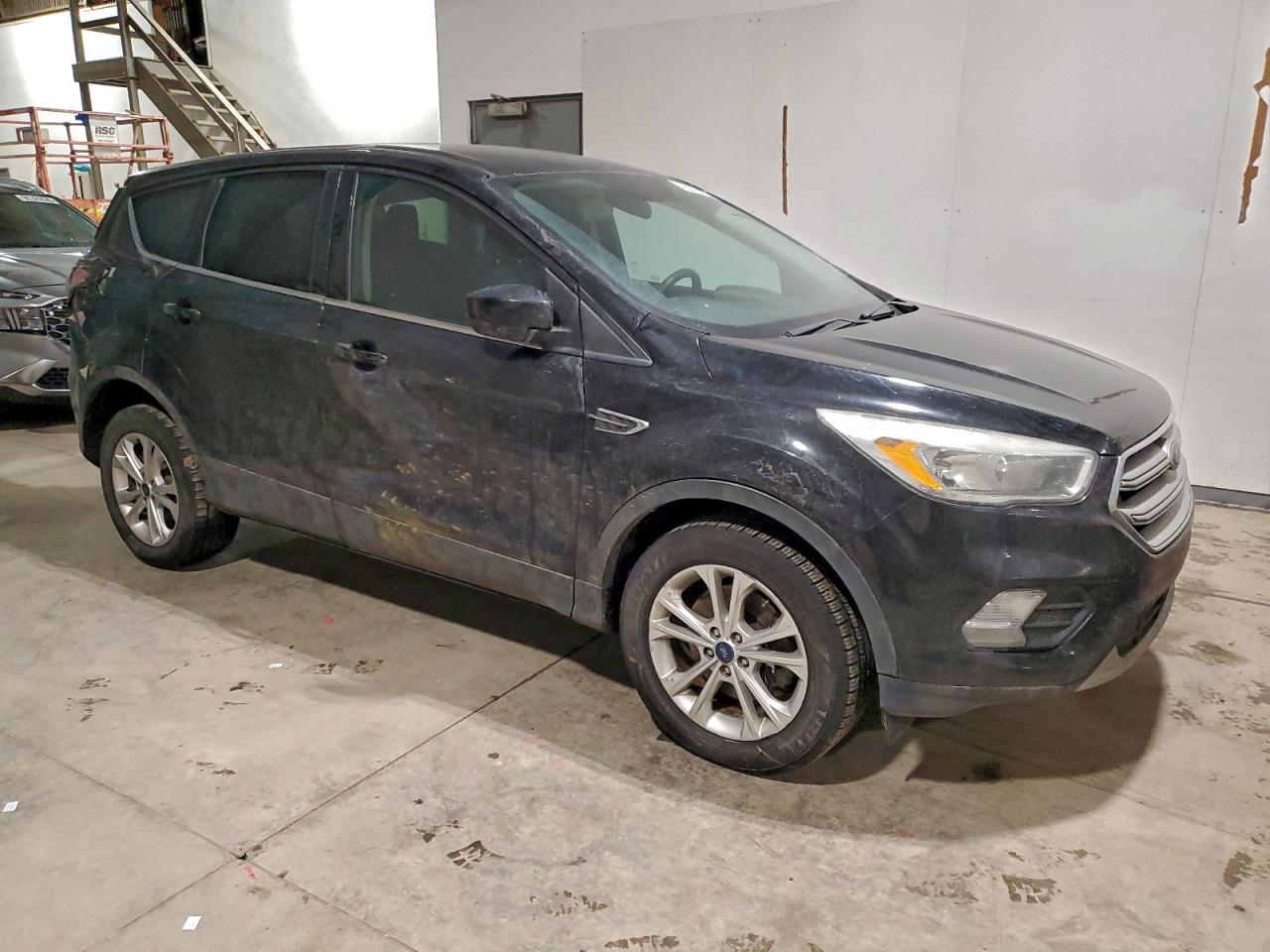 2017 FORD ESCAPE SE photo 4