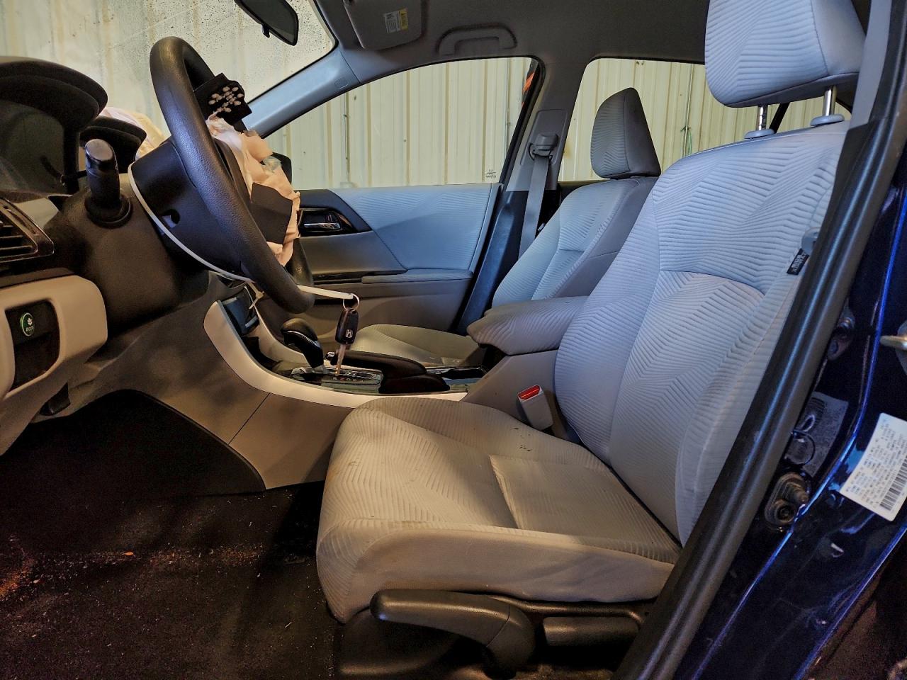 2016 HONDA ACCORD LX photo 19