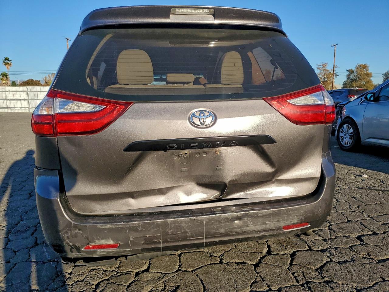 2015 TOYOTA SIENNA photo 6