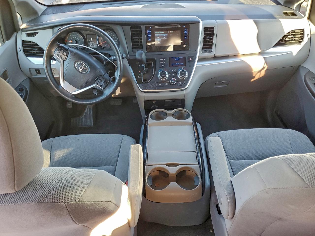 2015 TOYOTA SIENNA photo 8