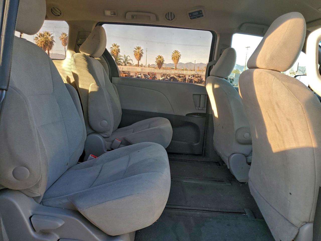 2015 TOYOTA SIENNA photo 11