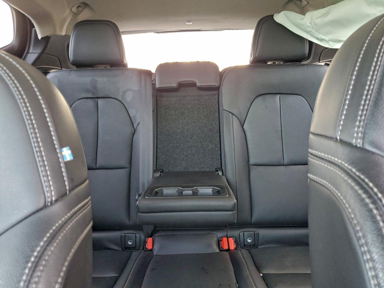 2021 VOLVO XC40 T5 MOMENTUM photo 10