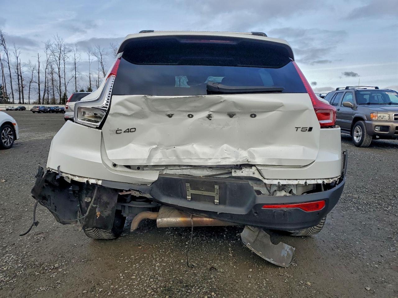 2021 VOLVO XC40 T5 MOMENTUM photo 6