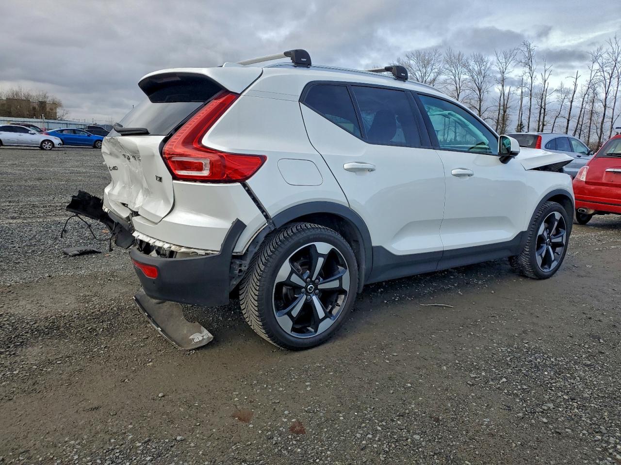 2021 VOLVO XC40 T5 MOMENTUM photo 3
