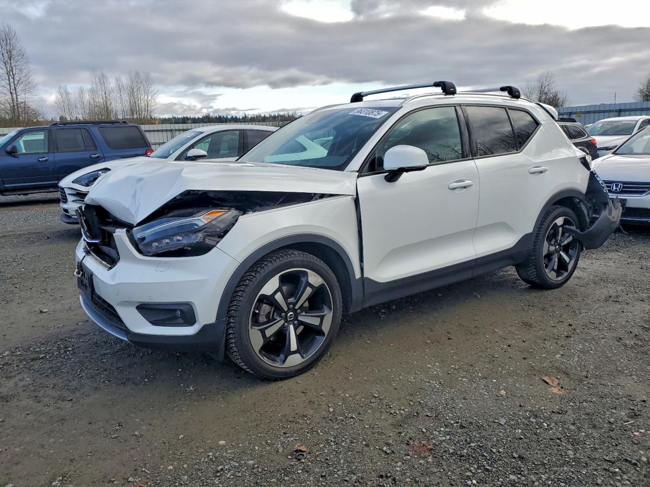 2021 VOLVO XC40
