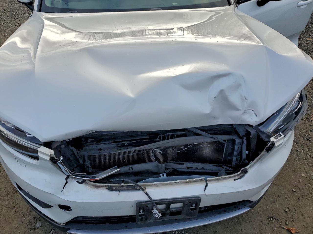 2021 VOLVO XC40 T5 MOMENTUM photo 12