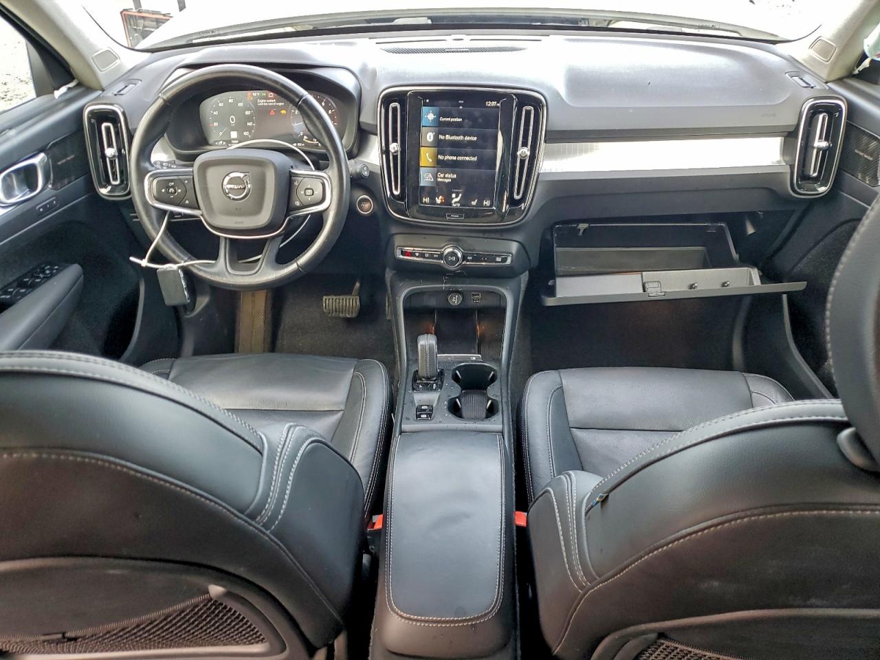 2021 VOLVO XC40 T5 MOMENTUM photo 8