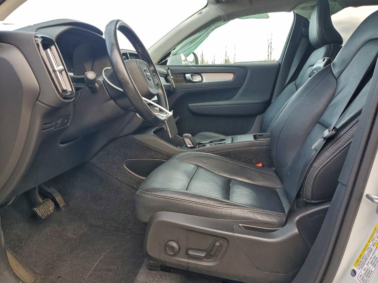 2021 VOLVO XC40 T5 MOMENTUM photo 7