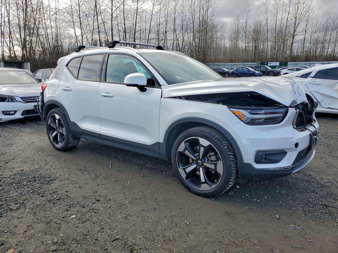 2021 VOLVO XC40 T5 MOMENTUM photo 4
