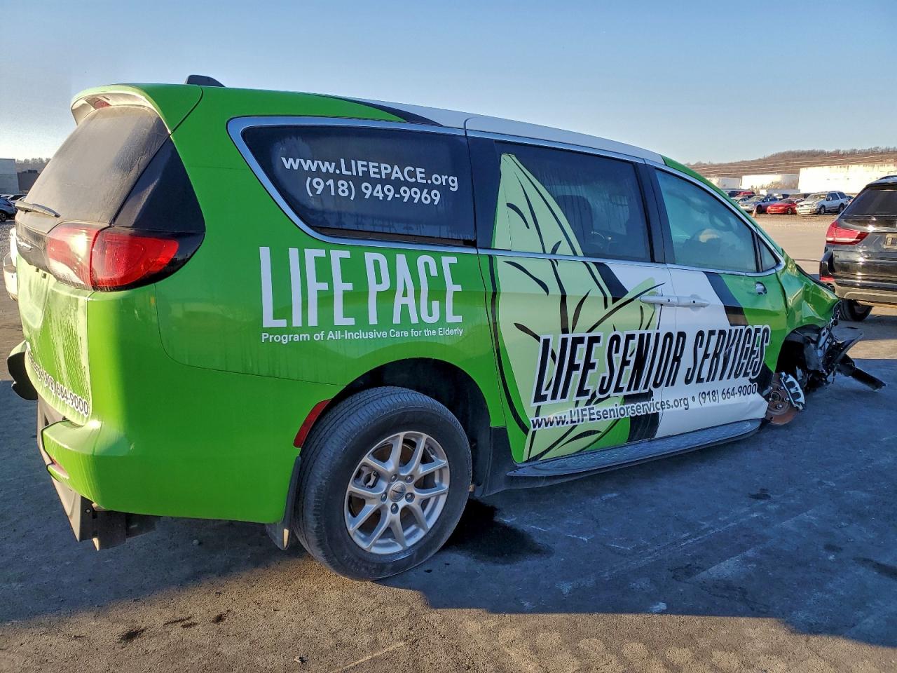 2024 CHRYSLER VOYAGER LX photo 5