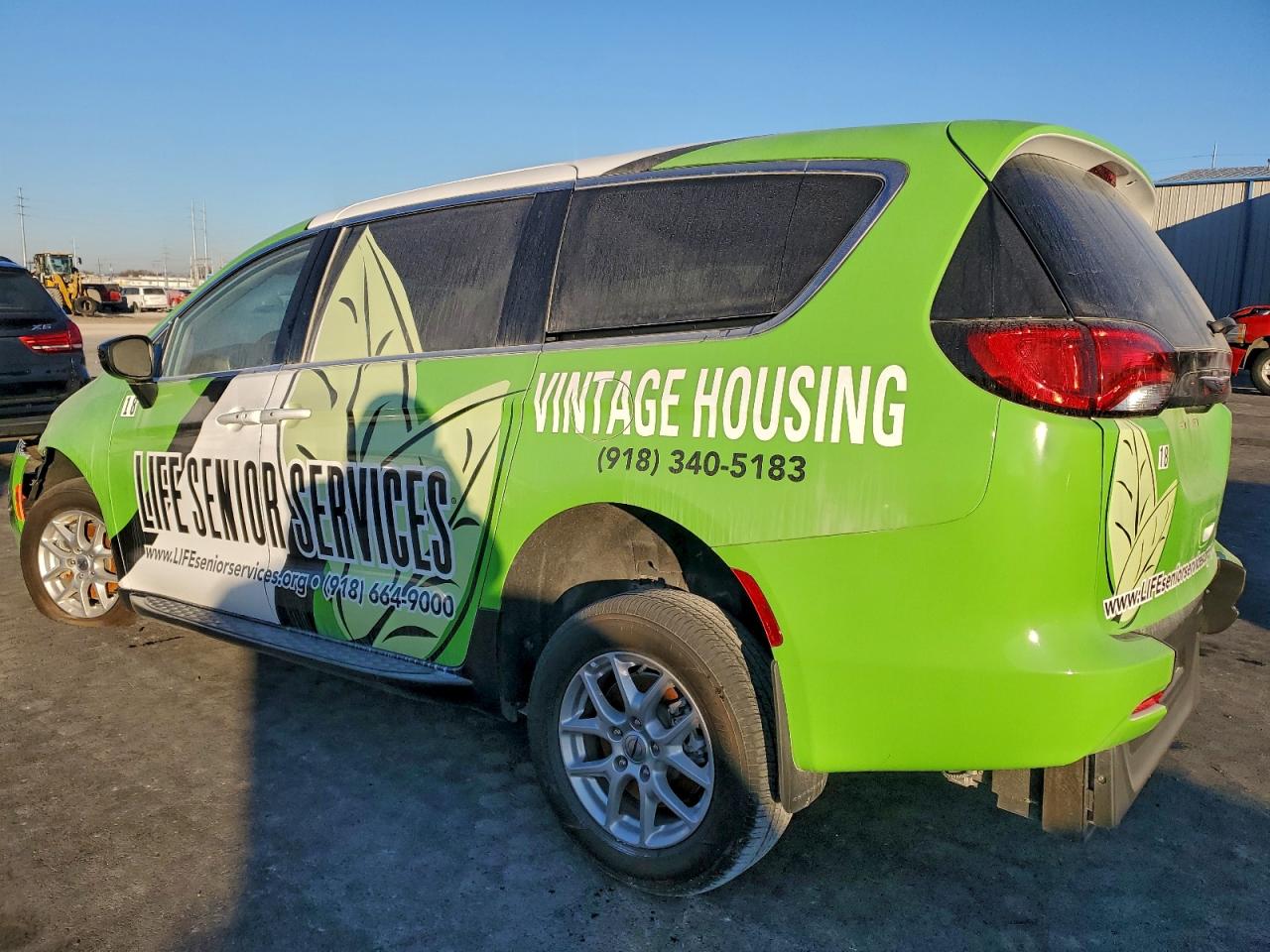 2024 CHRYSLER VOYAGER LX photo 3