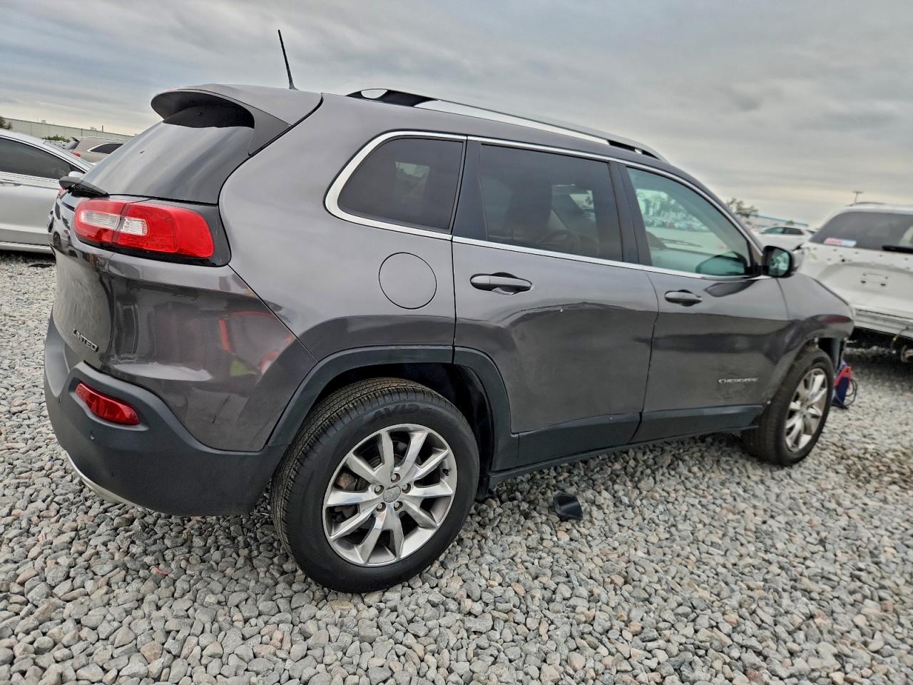 2018 JEEP CHEROKEE LIMITED photo 3