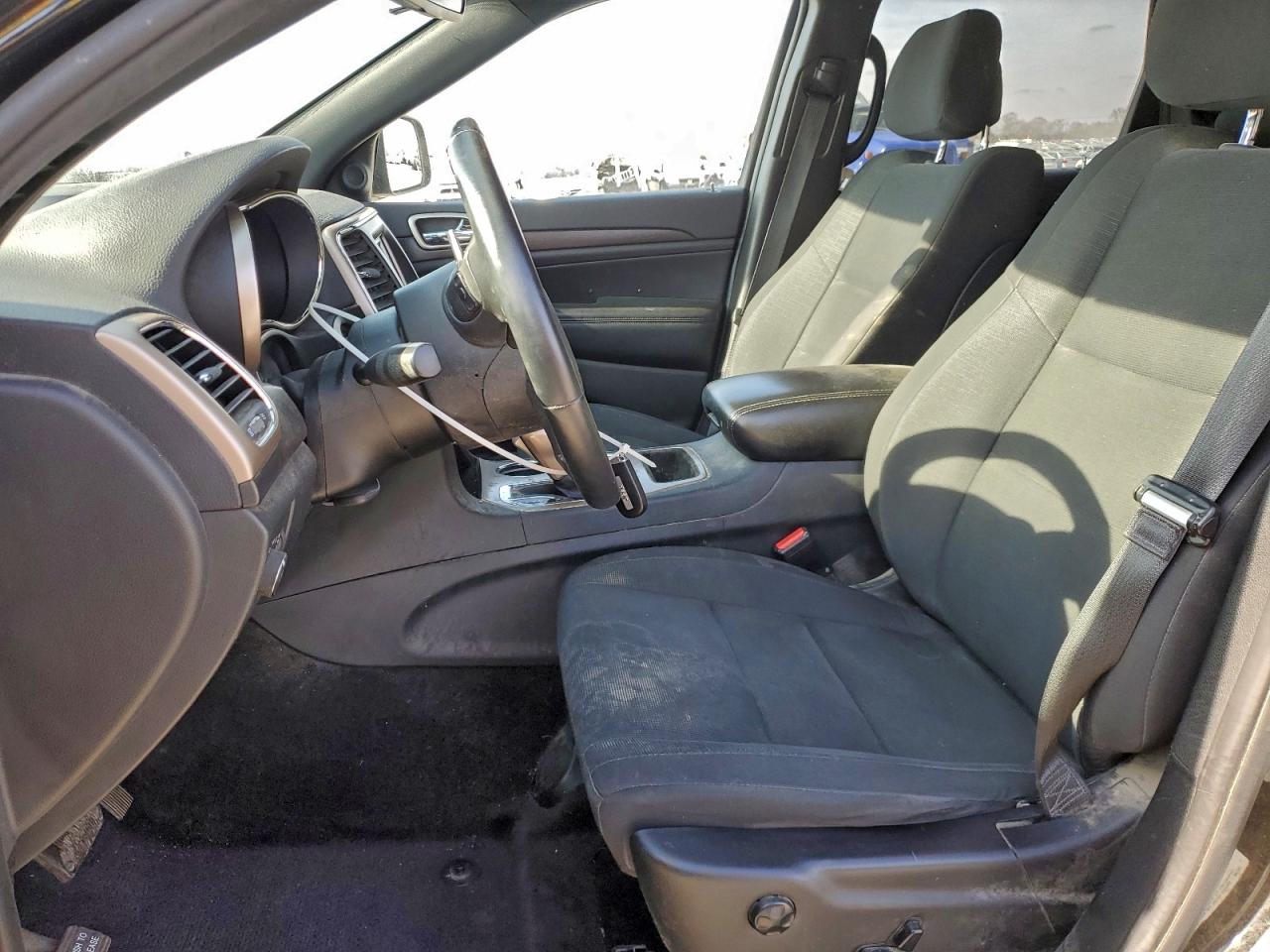 2016 JEEP GRAND CHEROKEE LAREDO photo 13