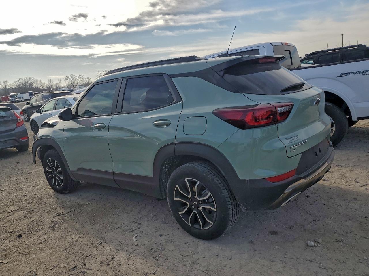 2025 CHEVROLET TRAILBLAZER ACTIV photo 2