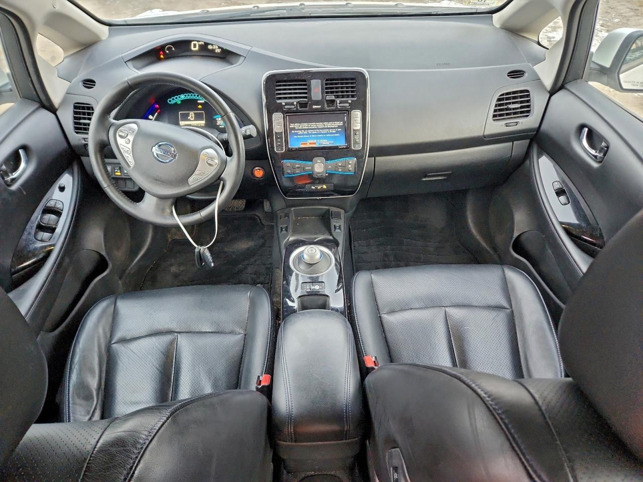 2016 NISSAN LEAF SV photo 8