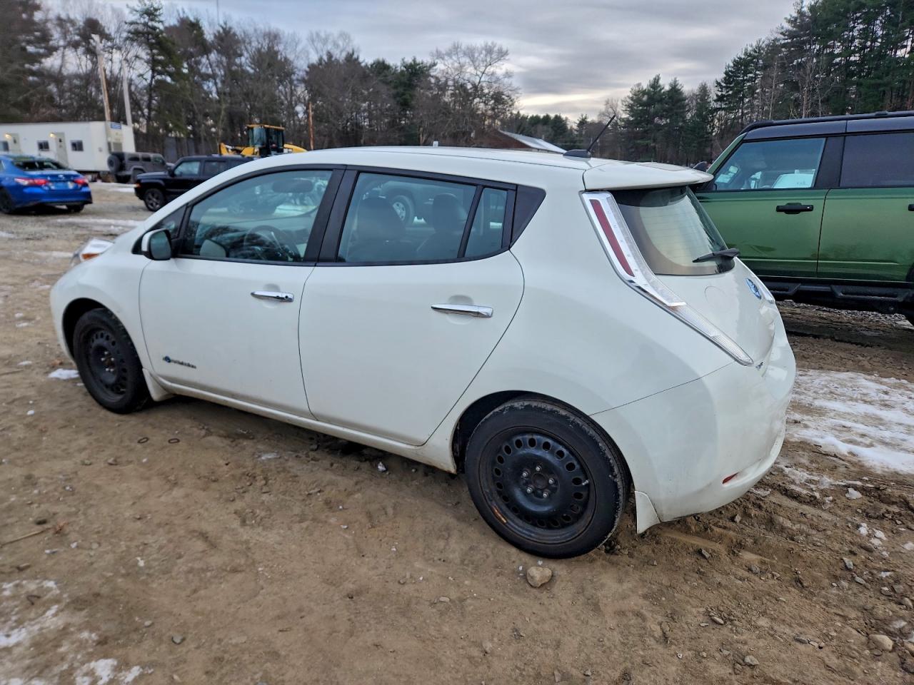 2016 NISSAN LEAF SV photo 2