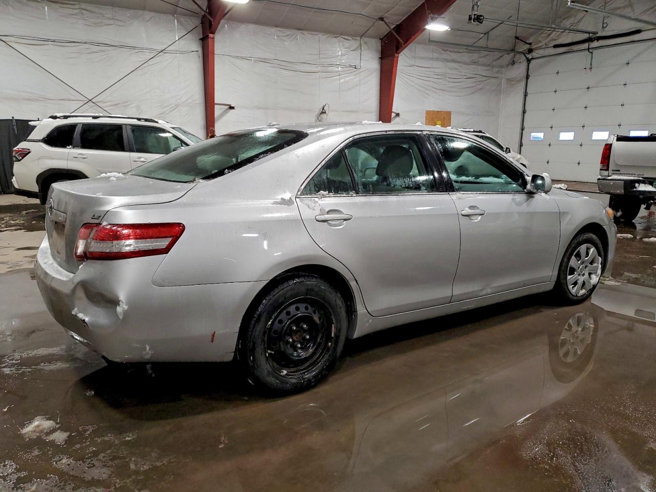 2010 TOYOTA CAMRY BASE photo 3