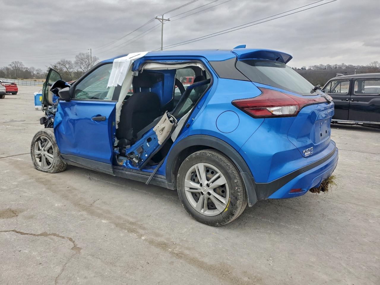 2022 NISSAN KICKS S photo 2