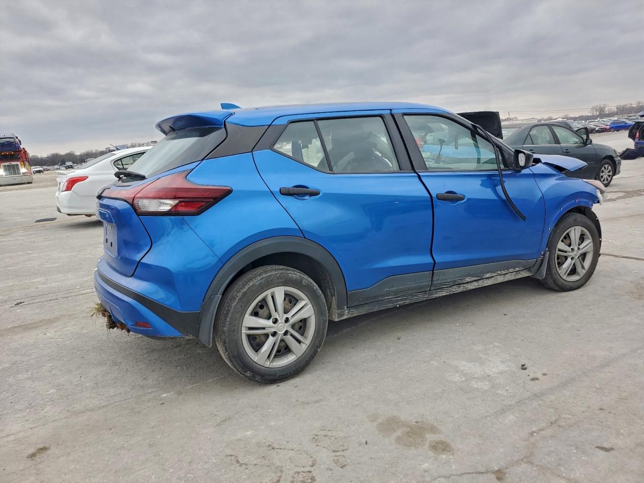 2022 NISSAN KICKS S photo 3