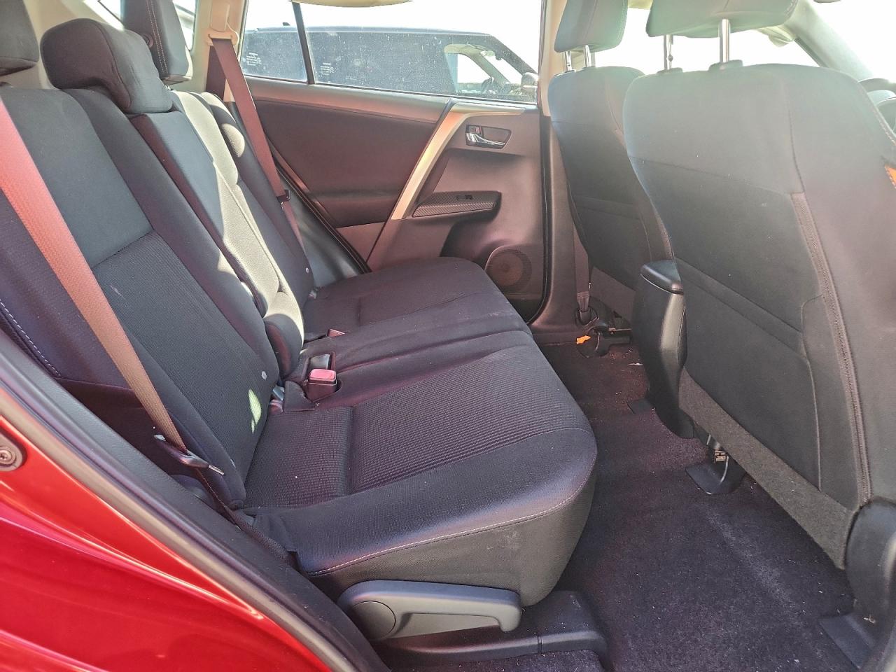 2015 TOYOTA RAV4 XLE photo 21
